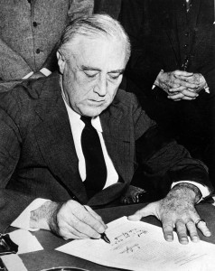 Franklin_Roosevelt_signing_declaration_of_war_against_Japan